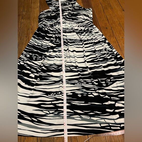 Calvin Klein || Black and White Striped Midi/Maxi Sleeveless Dress V Neckline - Picture 9 of 10